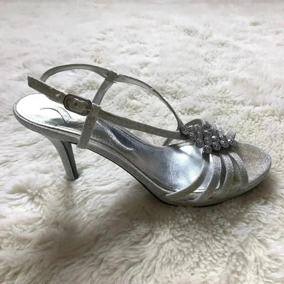 Nina Sparkly Silver 2” Heels Size 5.5 - Picture 8 of 14